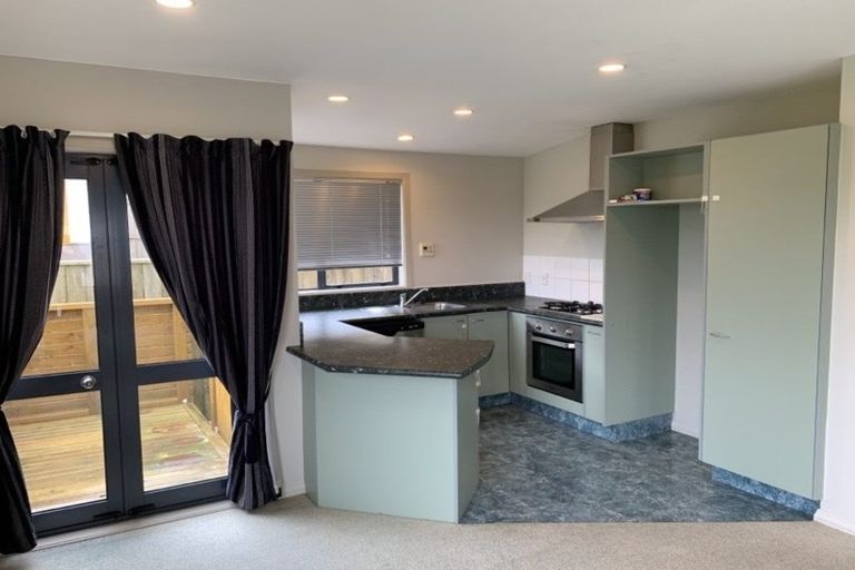 Photo of property in 82a Stewart Drive, Newlands, Wellington, 6037