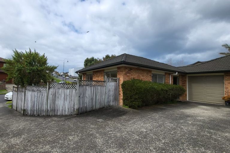 Photo of property in 19 Ballymore Drive, Pinehill, Auckland, 0632