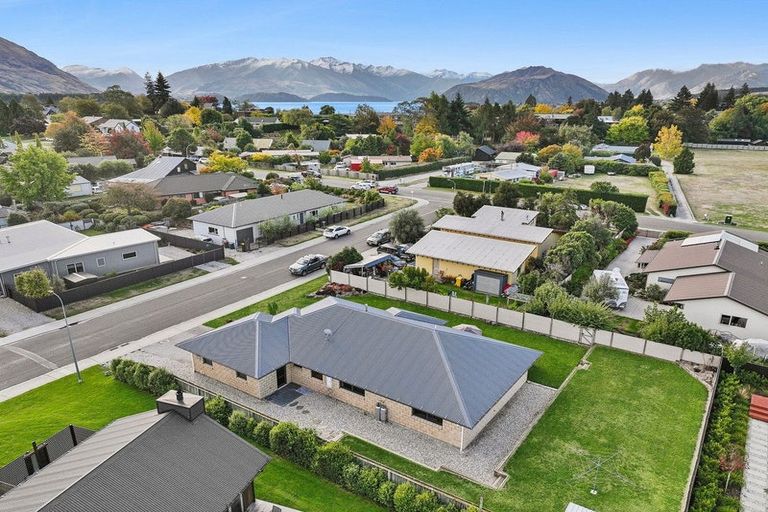 Photo of property in 1 Coromandel Street, Wanaka, 9305