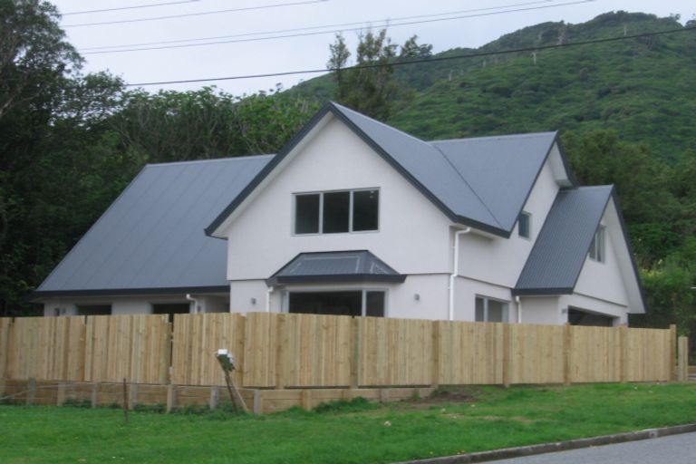 Photo of property in 13 Kakariki Grove, Waikanae, 5036