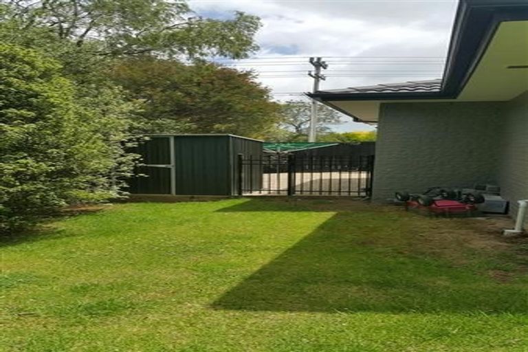 Photo of property in 108 Simpson Road, Henderson Valley, Auckland, 0614