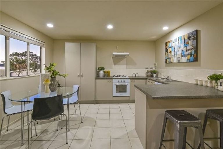 Photo of property in 11 Kittiwake Drive, Schnapper Rock, Auckland, 0632