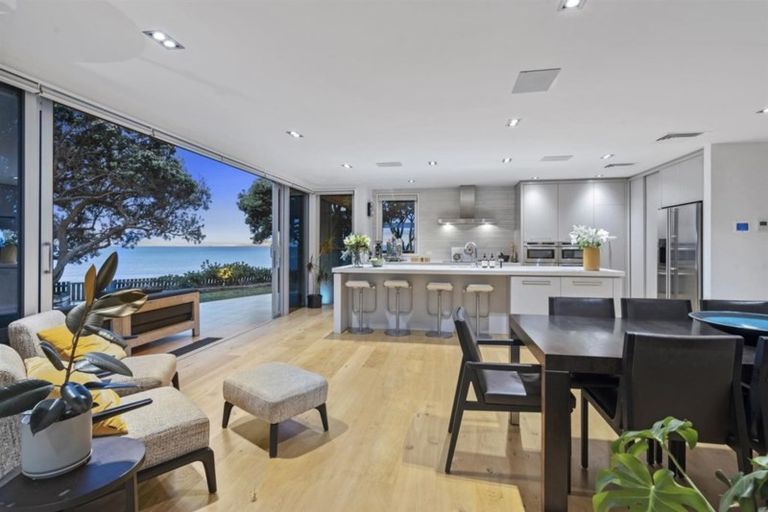 Photo of property in 25 Huntly Road, Campbells Bay, Auckland, 0630