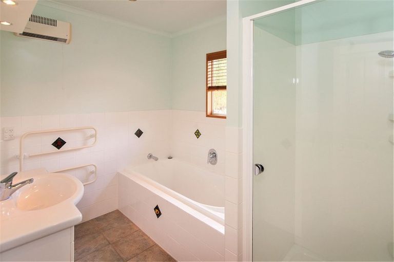 Photo of property in 190a Don Buck Road, Massey, Auckland, 0614