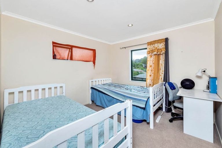 Photo of property in 52a Roberts Road, Te Atatu South, Auckland, 0610