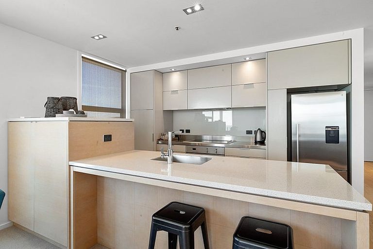 Photo of property in 22 Liardet Apartments, 502/22 Liardet Street, New Plymouth, 4310