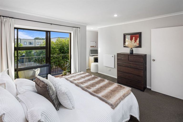 Photo of property in 11/17 Harbour View Road, Te Atatu Peninsula, Auckland, 0610