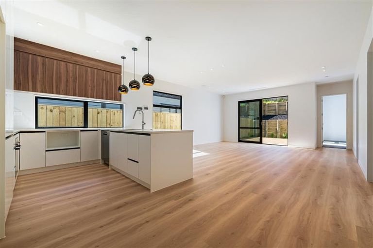 Photo of property in 21 Whakairo Crescent, Gulf Harbour, 0930