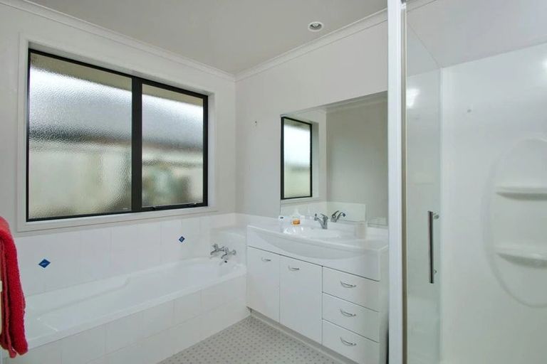 Photo of property in 8 Parkwood Place, Papamoa Beach, Papamoa, 3118