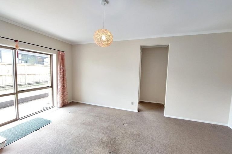 Photo of property in 16h Lincoln Road, Henderson, Auckland, 0610