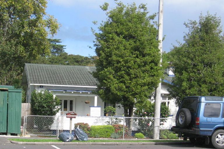 Photo of property in 2/1a Oates Road, Glen Eden, Auckland, 0602