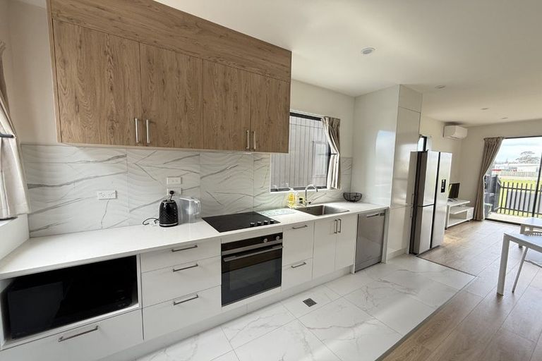 Photo of property in 12/17 Barneys Farm Road, Clendon Park, Auckland, 2103