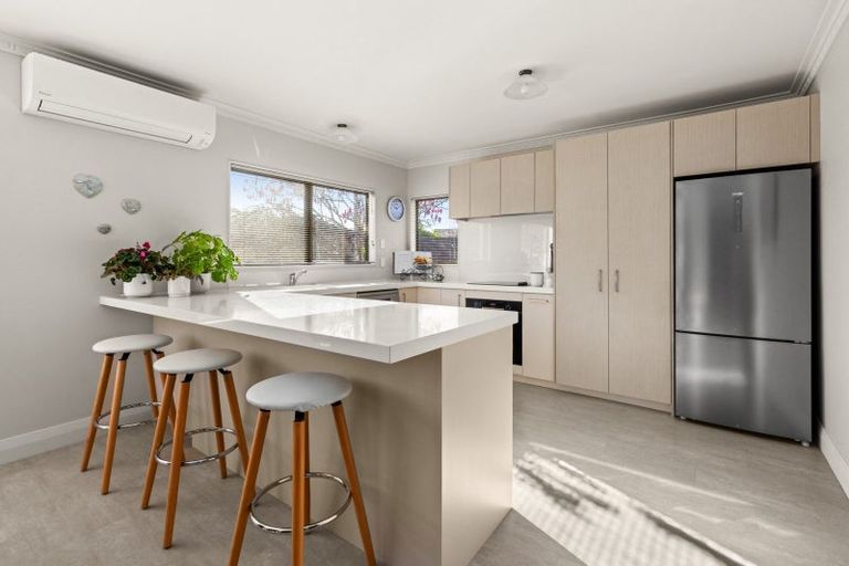 Photo of property in 6 Matthews Place, Taradale, Napier, 4112