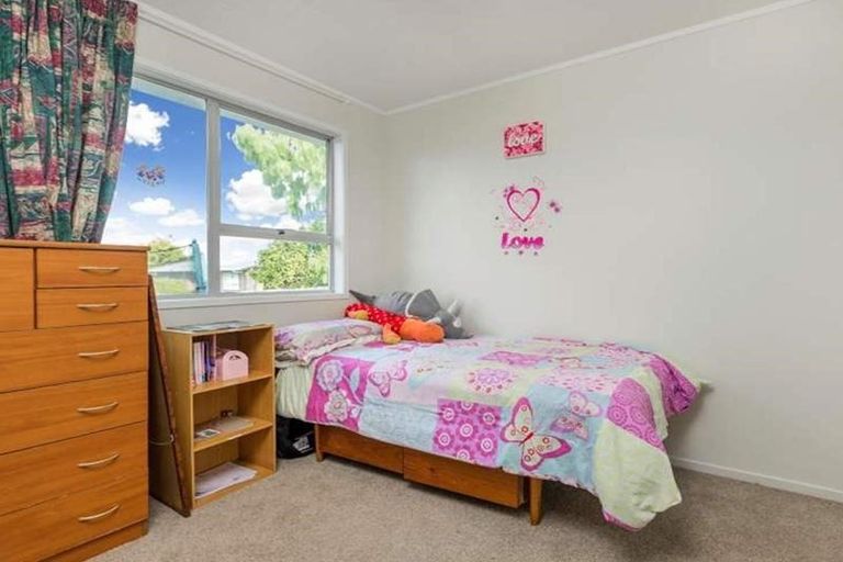 Photo of property in 24 Solar Road, Glen Eden, Auckland, 0602