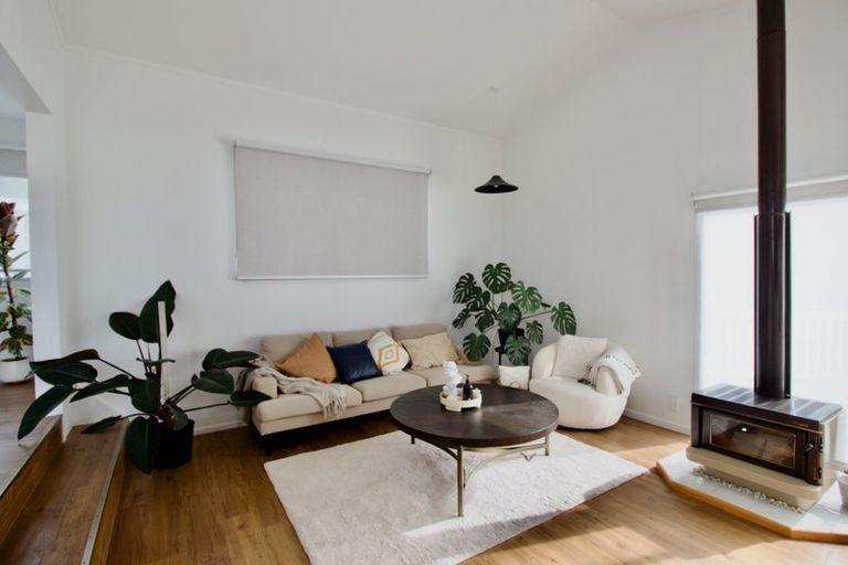 Photo of property in 5 Ngatoa Place, Glenfield, Auckland, 0629