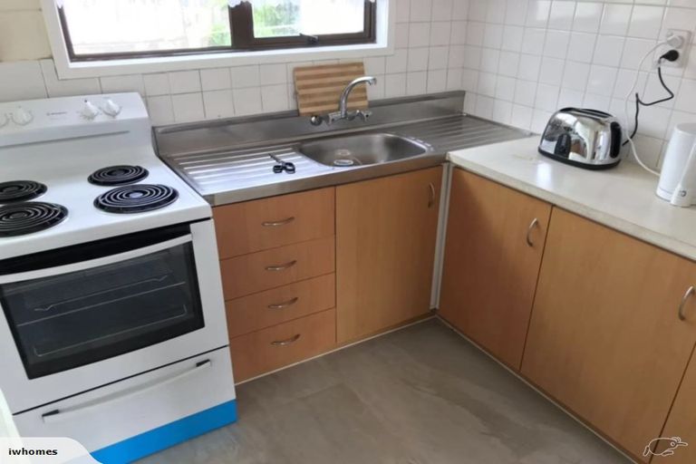 Photo of property in 3/6 Craigbank Avenue, New Lynn, Auckland, 0600