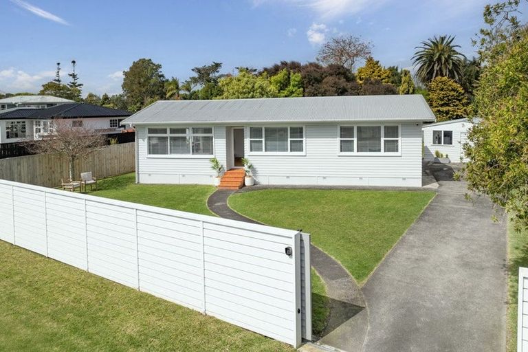 Photo of property in 8 Brennan Avenue, Te Atatu Peninsula, Auckland, 0610