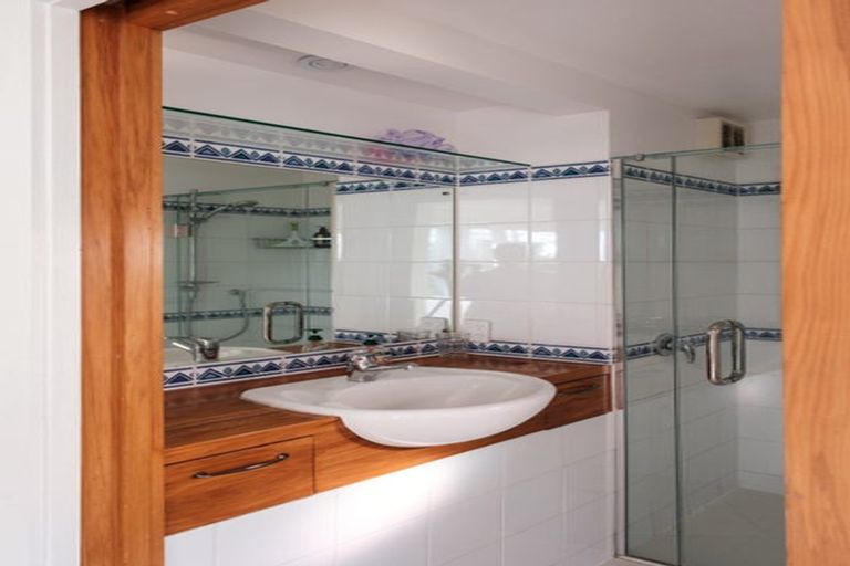 Photo of property in 32 Talavera Terrace, Kelburn, Wellington, 6012