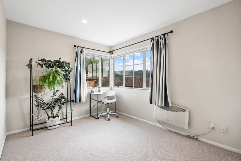 Photo of property in 8 Cuthill Close, Albany, Auckland, 0632