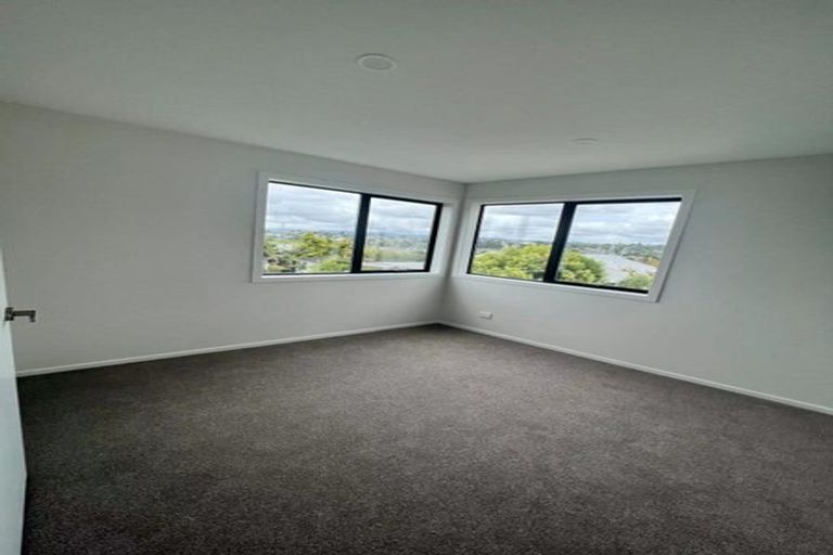 Photo of property in 35c Cedar Heights Avenue, Massey, Auckland, 0614