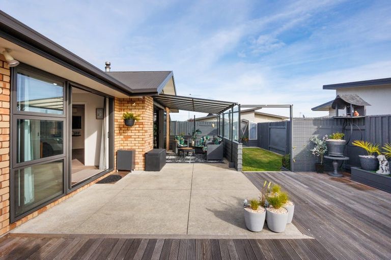 Photo of property in 12 Lorenzo Place, Kelvin Grove, Palmerston North, 4414