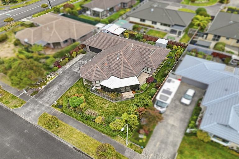 Photo of property in 4 Cranbrook Grove, Waikanae, 5036