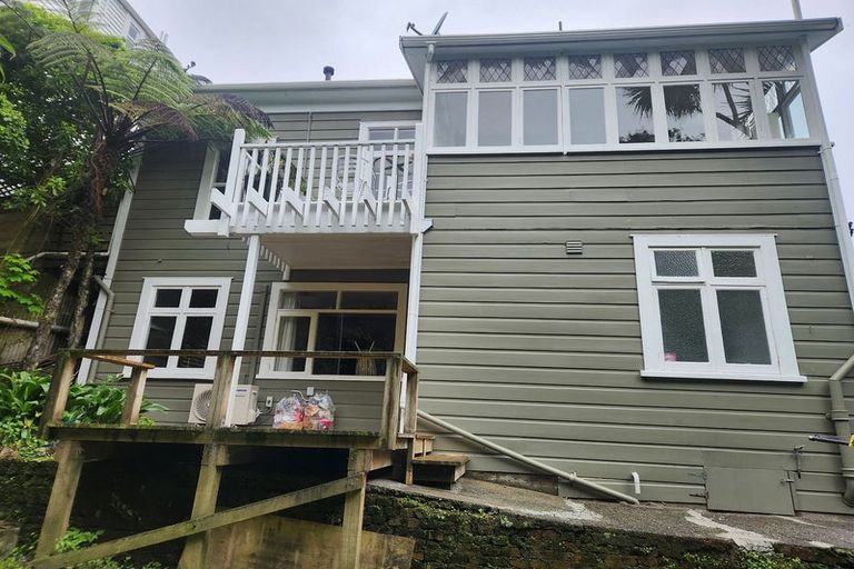 Photo of property in 139u1 Kelburn Parade, Kelburn, Wellington, 6012