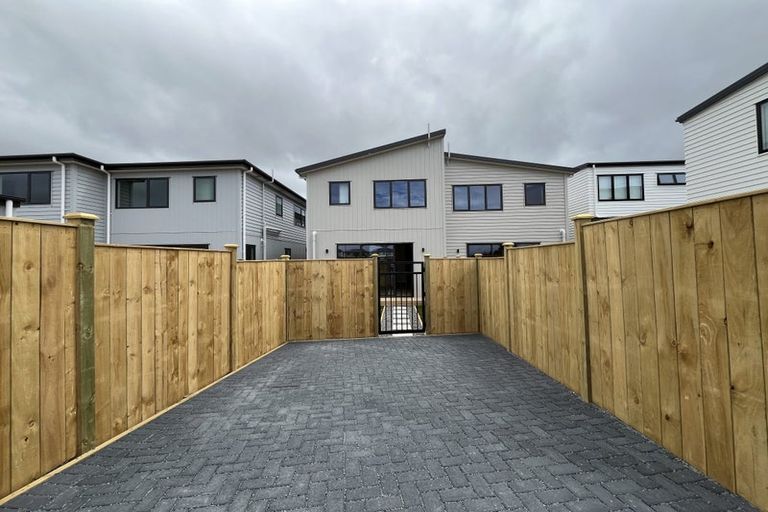 Photo of property in 18 Kapeta Lane, Karaka, 2113
