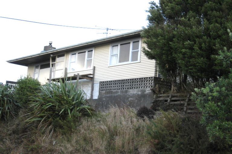 Photo of property in 48 Ruskin Road, Newlands, Wellington, 6037