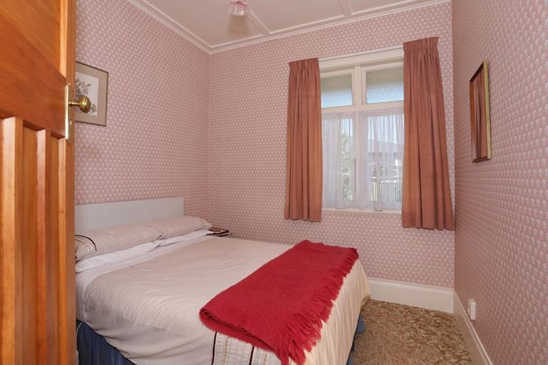 Photo of property in 6 Ross Street, Marton, 4710