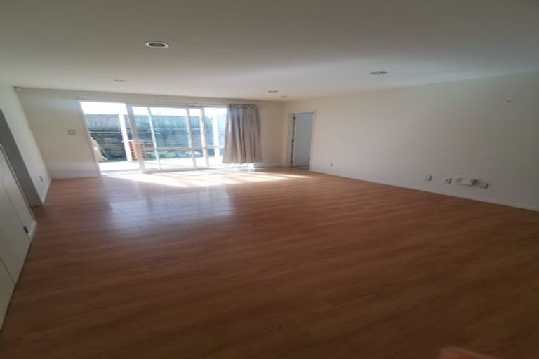 Photo of property in 2a Spencer Road, Pinehill, Auckland, 0632