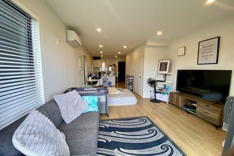 Photo of property in 6 Parahau Road, Papakura, 2110