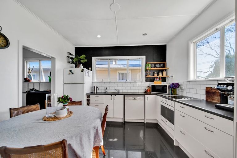 Photo of property in 165 Waihi Road, Hawera, 4610