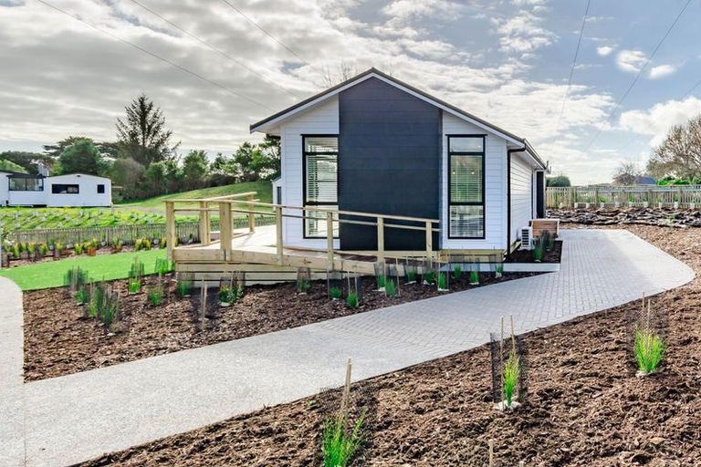 Photo of property in 42 Parkwood Avenue, Westgate, Auckland, 0614