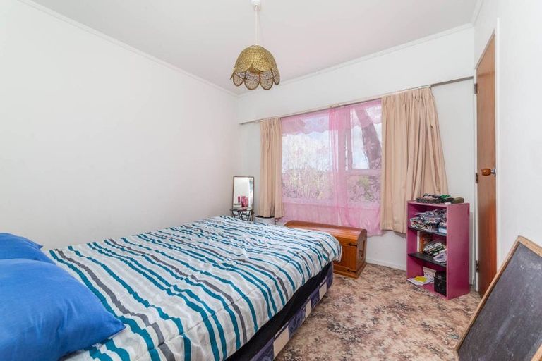 Photo of property in 16 Crompton Road, Massey, Auckland, 0614