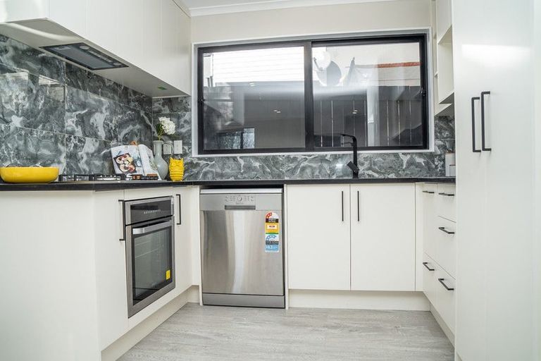 Photo of property in 27 Hill Crescent, Papakura, 2110