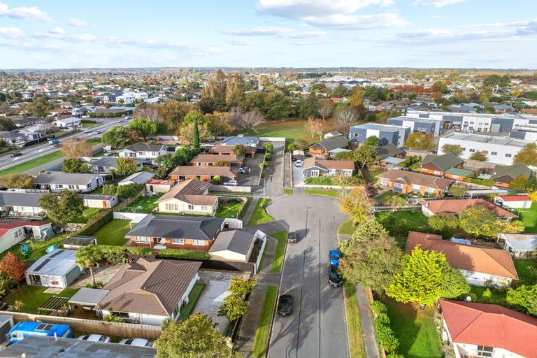 Photo of property in 21 La Perouse Place, Northcote, Christchurch, 8052