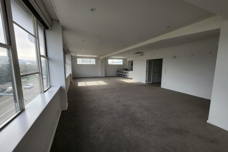 Photo of property in Grandstand Apartments, 37/80u Kent Terrace, Mount Victoria, Wellington, 6011