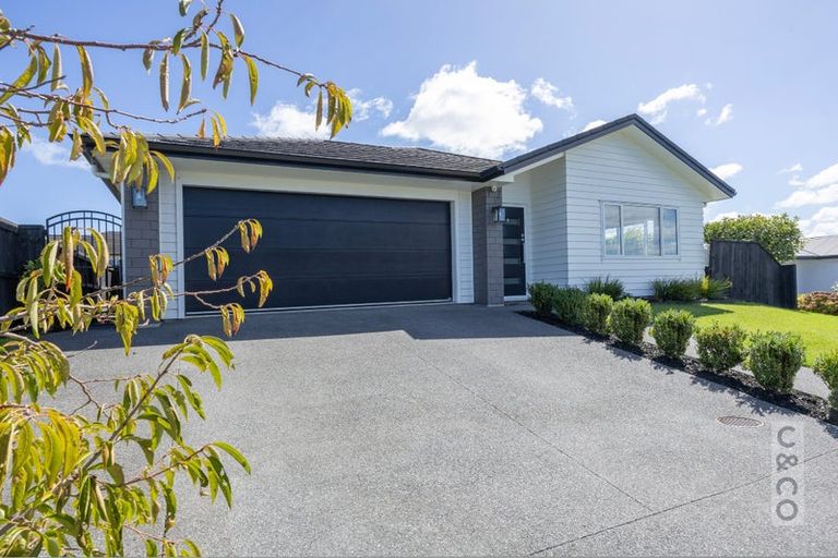 Photo of property in 77a Pohutukawa Parade, Riverhead, 0820