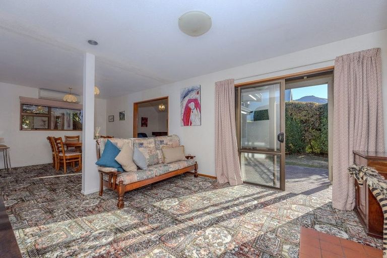 Photo of property in 8 Kennedy Crescent, Wanaka, 9305