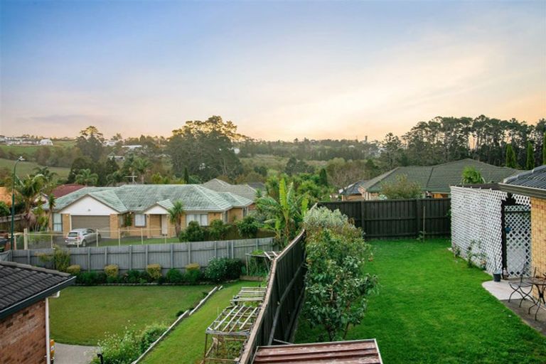 Photo of property in 17 Fleetwood Drive, Henderson, Auckland, 0612