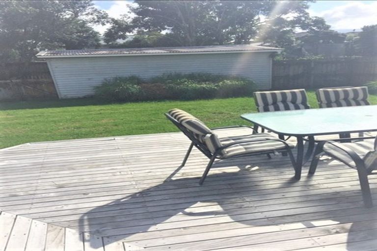 Photo of property in 13 Rewarewa Road, Te Atatu Peninsula, Auckland, 0610