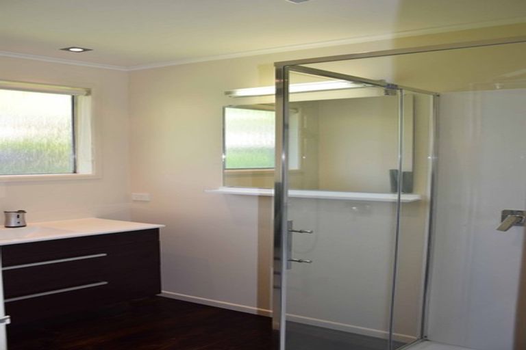 Photo of property in 4 Berne Place, Birkenhead, Auckland, 0626