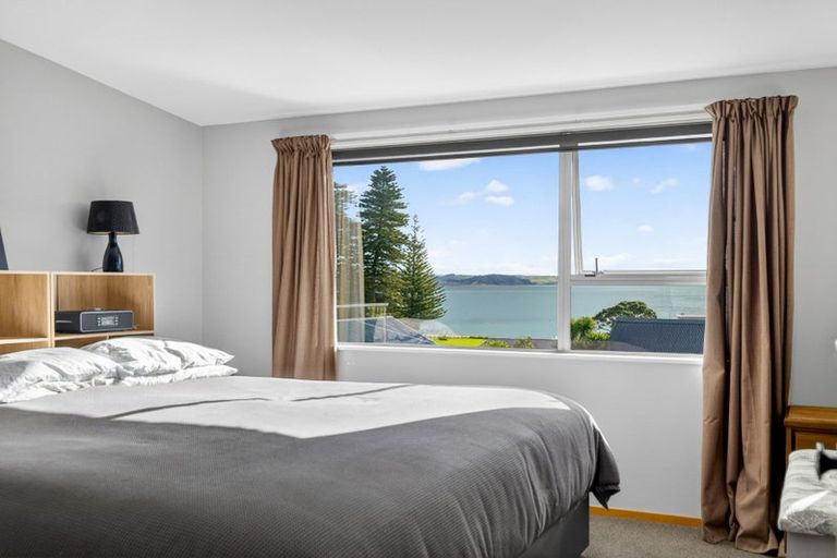 Photo of property in 15 Du Fresne Place, Russell, 0202