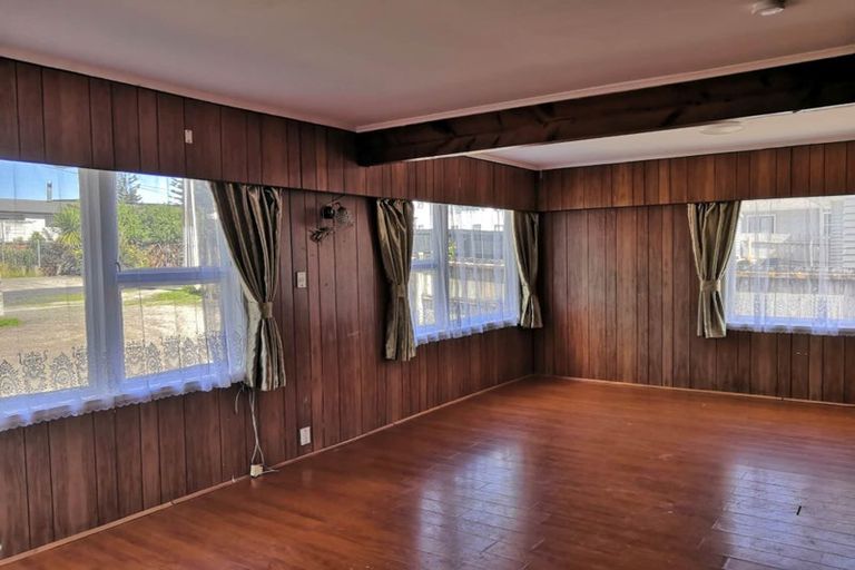 Photo of property in 30 Kingdale Road, Henderson, Auckland, 0610