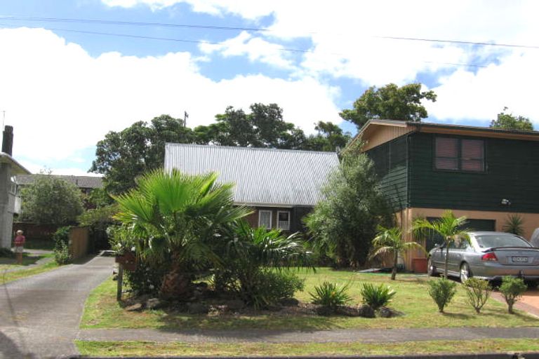 Photo of property in 2/223 Eskdale Road, Birkenhead, Auckland, 0626