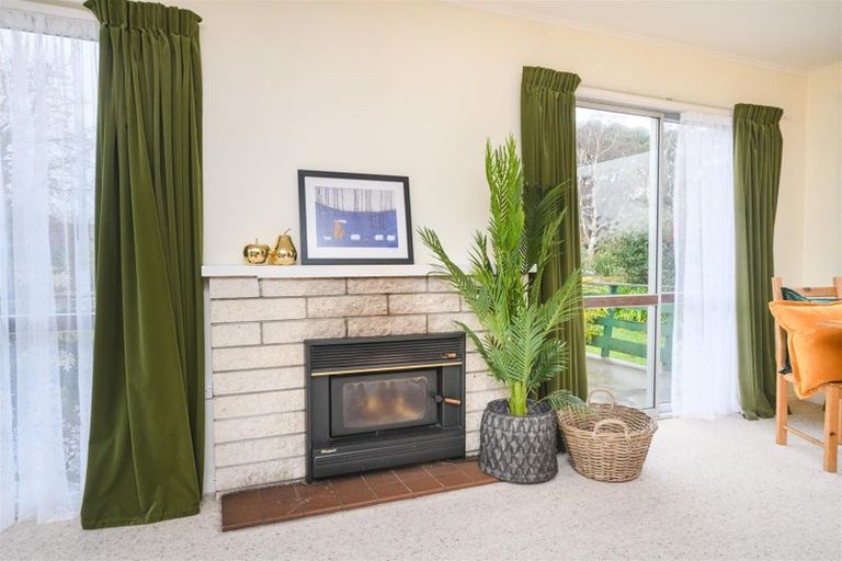 Photo of property in 24 Oaklea Avenue, Marton, 4710