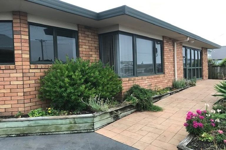 Photo of property in 18 Karamu Street, Te Atatu Peninsula, Auckland, 0610