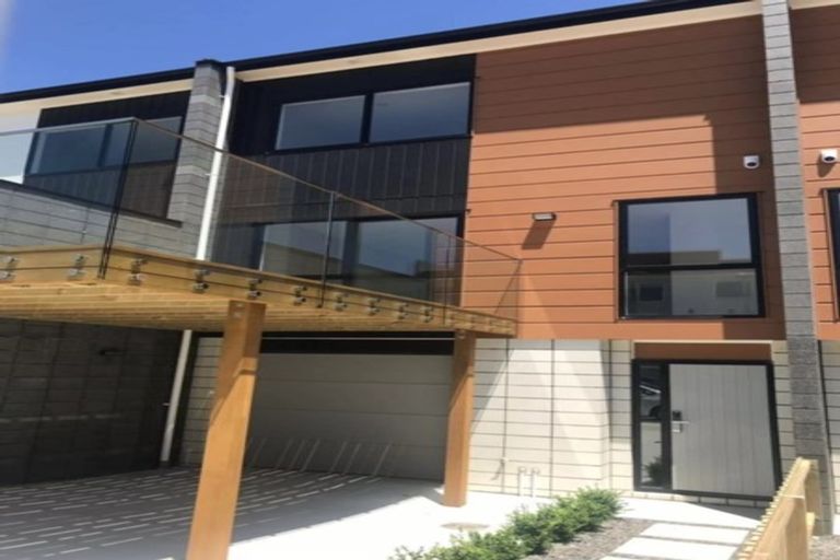 Photo of property in 16 Meritage Lane, Te Atatu South, Auckland, 0610