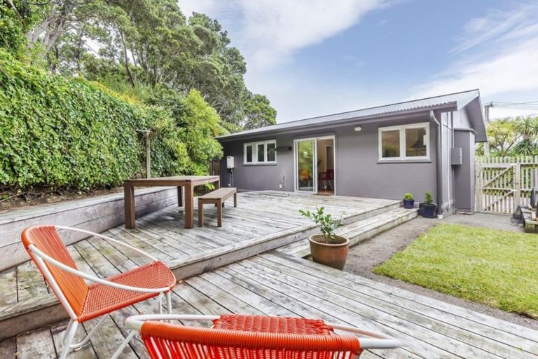 Photo of property in 23 West Road, Northland, Wellington, 6012